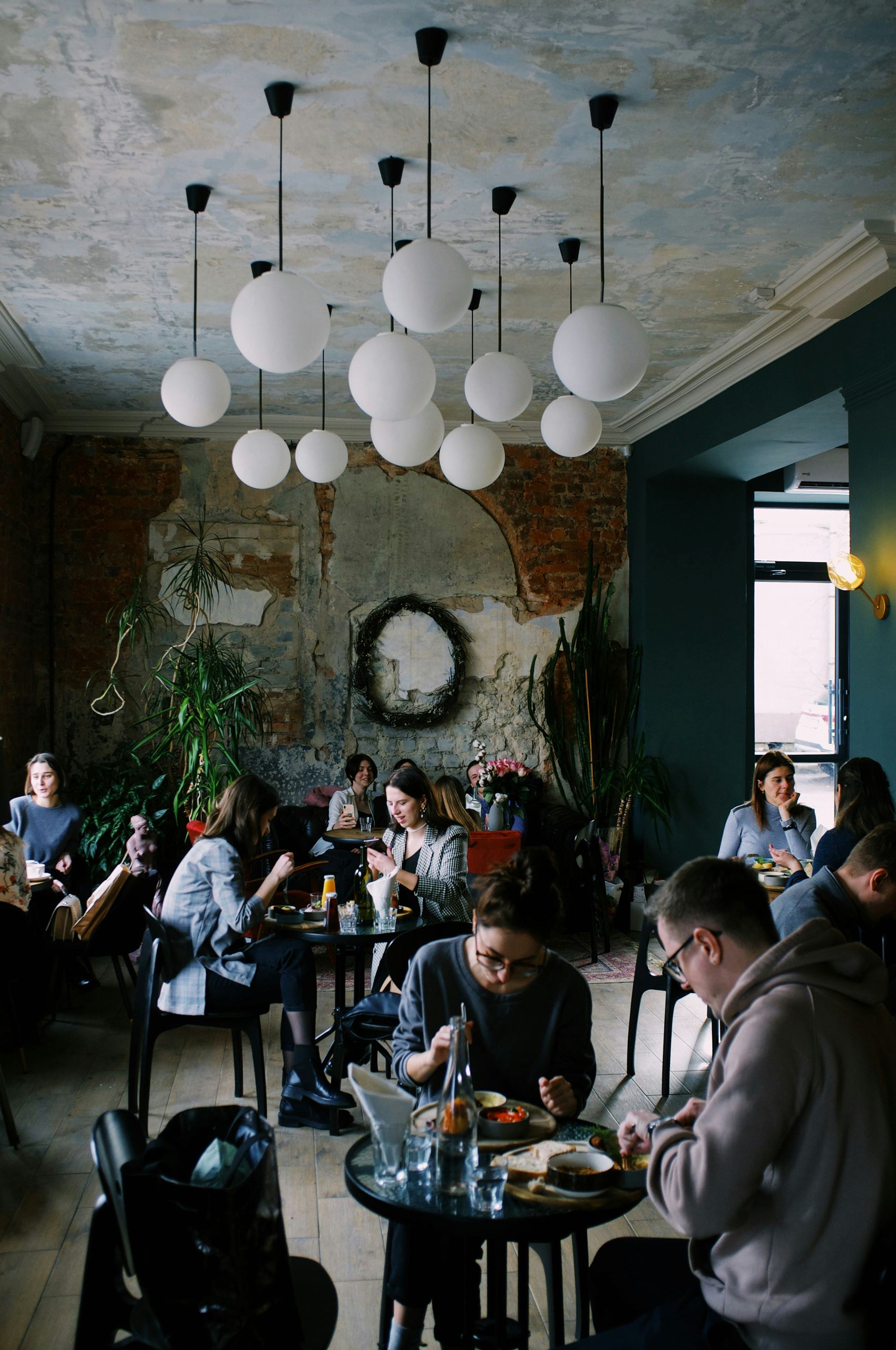 people_cafe.jpg