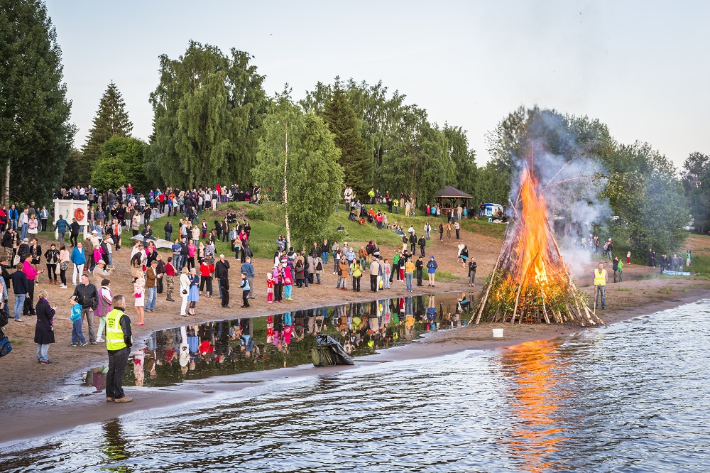 Oslavy letního slunovratu ve Finsku