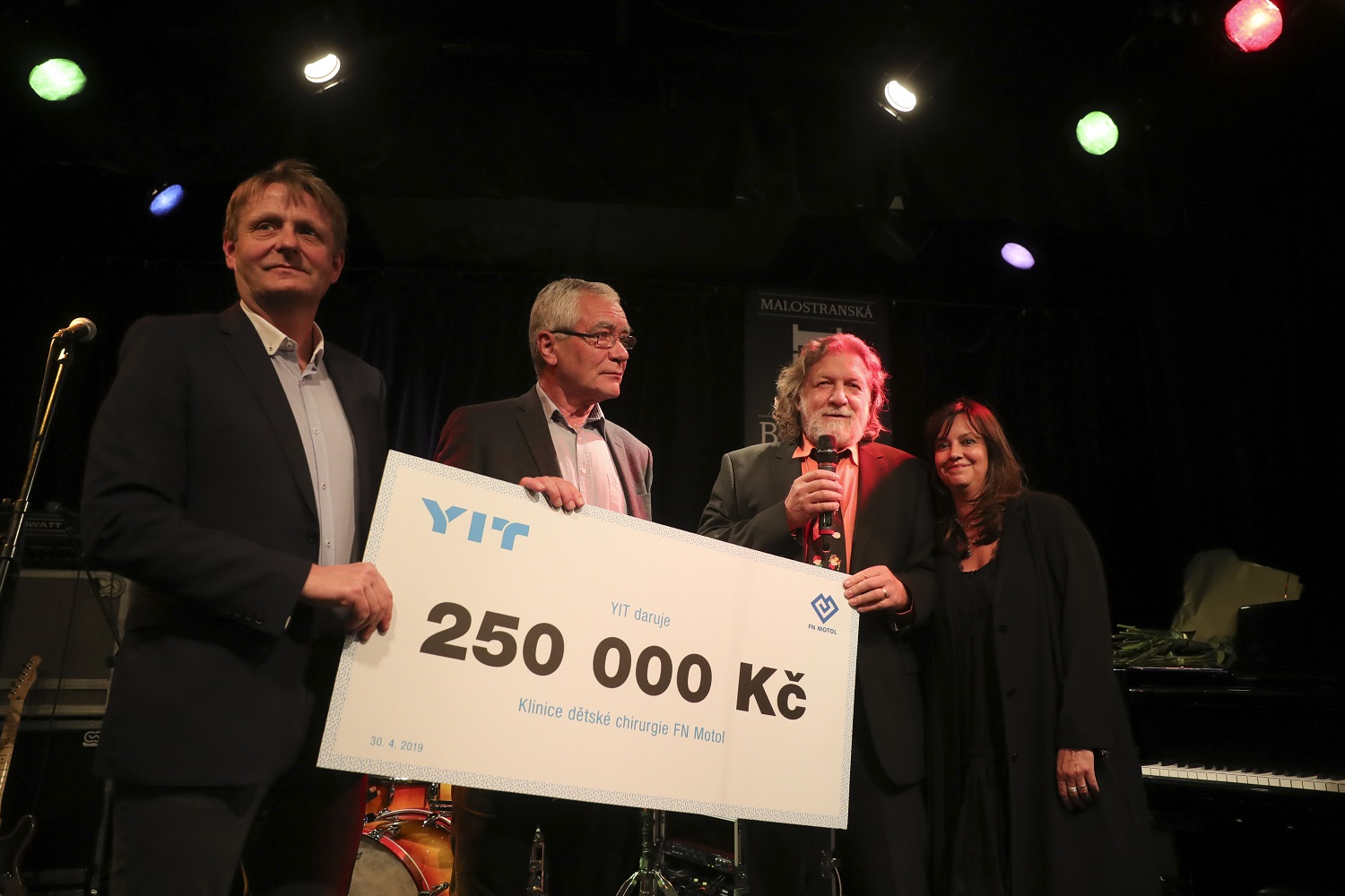 Náš dar od srdce na benefičním večeru Potkávání